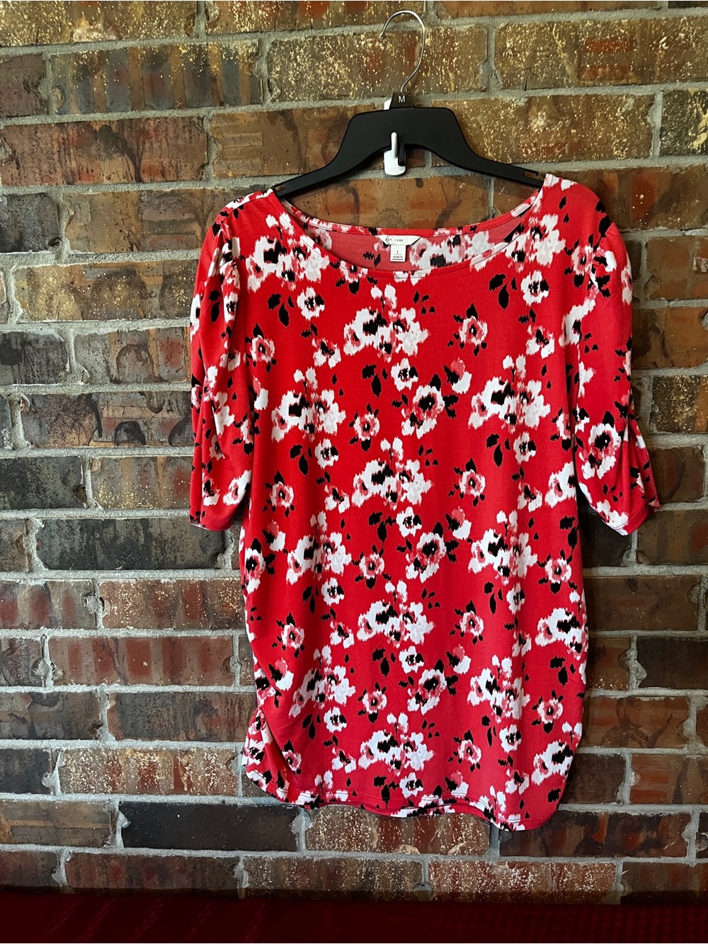 Cato Women’s Red Floral Short sleeve Top Size: Large